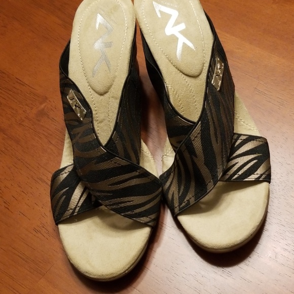 Anne Klein sandals - Picture 1 of 3